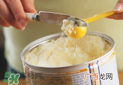 奶粉太烫宝宝会怎么样?奶粉太烫对宝宝有什么伤害?