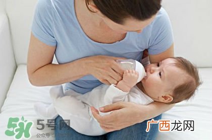 奶粉太烫宝宝会怎么样?奶粉太烫对宝宝有什么伤害?