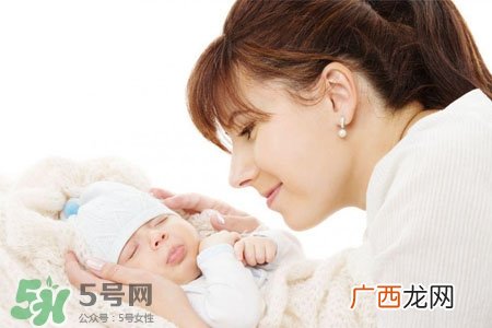 有水痘的宝宝能不能沾水？长水痘可以碰水吗？