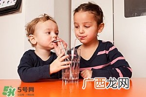 宝宝喝水都吐怎么办宝宝喝水都吐是怎么回事