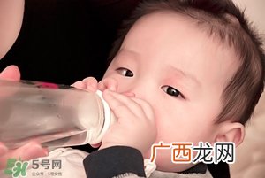 宝宝喝水老是呛到怎么办宝宝喝水呛到了怎么办