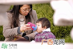 宝宝喝水老是呛到怎么办宝宝喝水呛到了怎么办