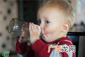 宝宝喝水老是呛到怎么办宝宝喝水呛到了怎么办