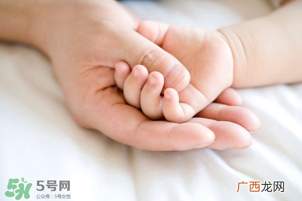 宝宝不会抓东西怎么锻炼宝宝的抓握能力