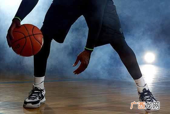 男生篮球运动鞋什么牌子好（NBA球星签约的国内