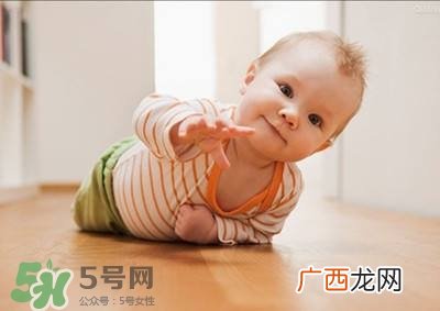 宝宝不爬直接走的危害宝宝不爬直接走好吗