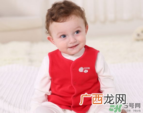 宝宝四月份穿什么衣服？四月份怎么给宝宝穿衣服？