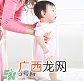 宝宝一岁多了还不会走路怎么办？宝宝走路晚是什么原因造成的