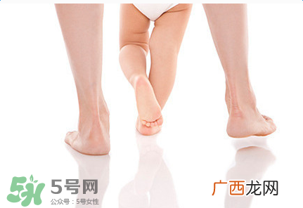 宝宝一岁多了还不会走路怎么办？宝宝走路晚是什么原因造成的