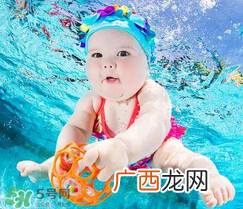 宝宝游泳多长时间合适？宝宝一次游泳游多久好？