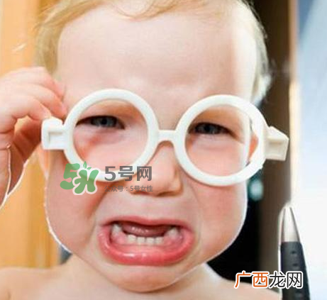宝宝看电视对眼睛有影响吗？宝宝看电视会近视眼吗？