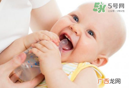 母乳和奶粉能混在一起吃吗？母乳和奶粉混合喂养好吗？