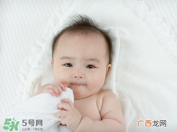 婴儿几个月可以做宝宝椅？婴儿安全椅安装方法