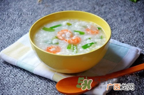 一岁后的宝宝如何喂养？宝宝喝牛奶好吗？