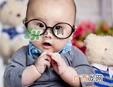 宝宝爱看电视怎么办？宝宝爱看电视对眼睛有影响吗？