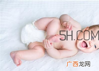 宝宝鼻子不通气的原因？宝宝因受凉吐奶怎么办？