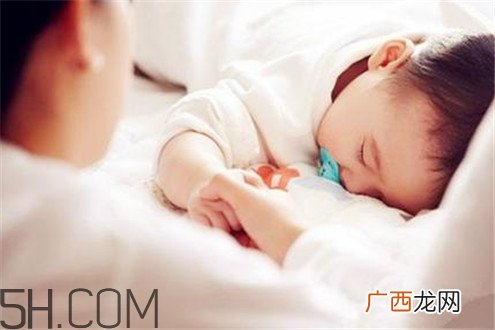 冬天空调开多少度比较适合婴儿?婴儿发烧可以开空调吗?