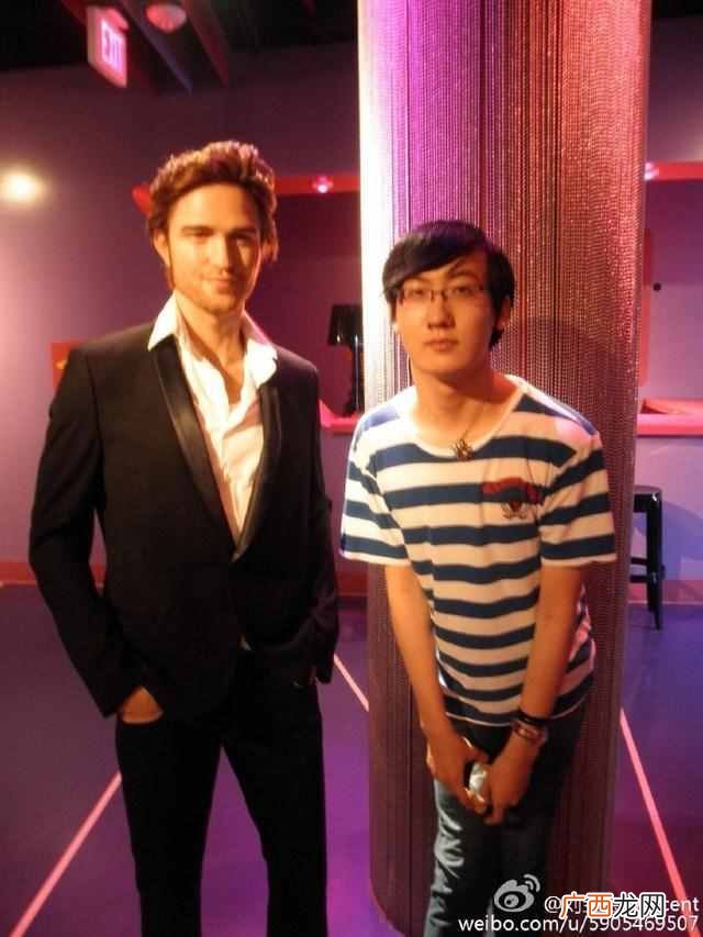 刘梓晨家庭背景及父母 刘梓晨整容前后对比