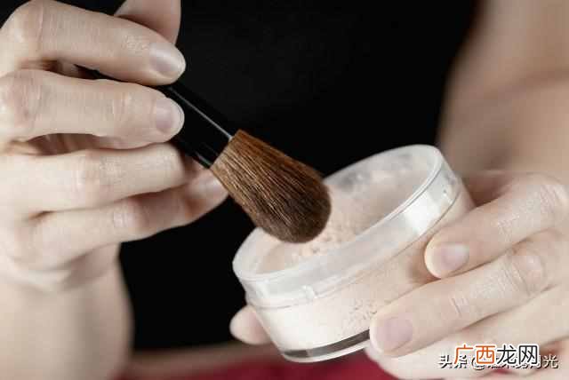 散粉是什么材料做的（10款热门散粉真人高温实测