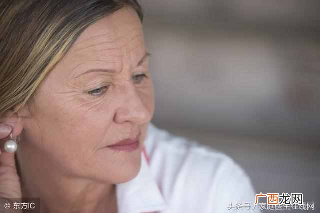 女人更年期提前是什么意思（这6个症状是更年期