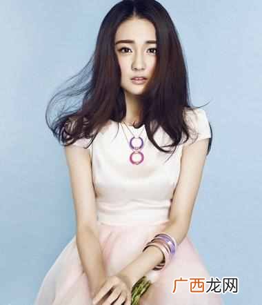女学生娃娃脸什么发型好看（赵丽颖新造型灵动