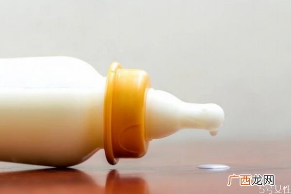 冲奶粉需要多热的水呢冲奶粉的注意有什么呢