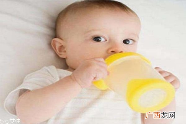 宝宝感冒了怎么办呢刚满月的宝宝感冒可以吃药吗