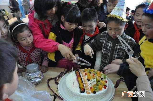 10岁女孩子生日送什么礼物好（妈妈给孩子送礼物