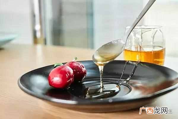 柠檬泡蜂蜜有什么功效与作用（浅析各种蜂蜜的