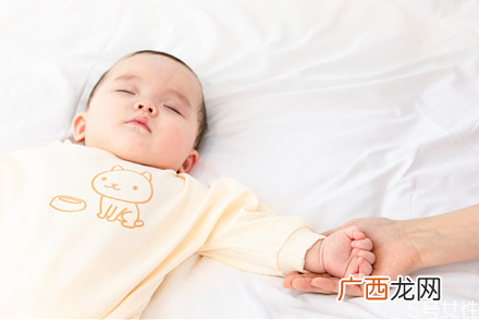 新生儿睡觉时翻白眼是怎么回事小孩不睡午觉有什么影响吗