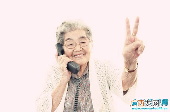 中老年吃什么可预防老年痴呆 老年痴呆的早期症状有哪些