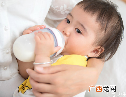宝宝可以直接换奶粉喝吗如何给婴儿换奶粉