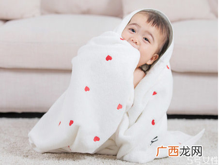 宝宝呛奶咳嗽会引起肺炎吗呛奶性肺炎的早期症状