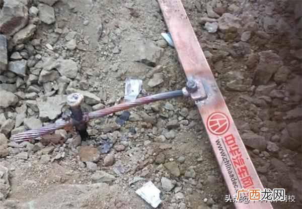 三孔插头地线什么颜色有什么作用（老电工教你