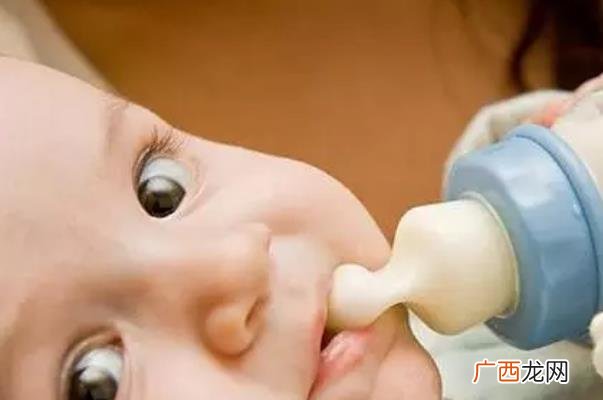 婴儿溢奶怎么解决婴儿溢奶怎么拍嗝