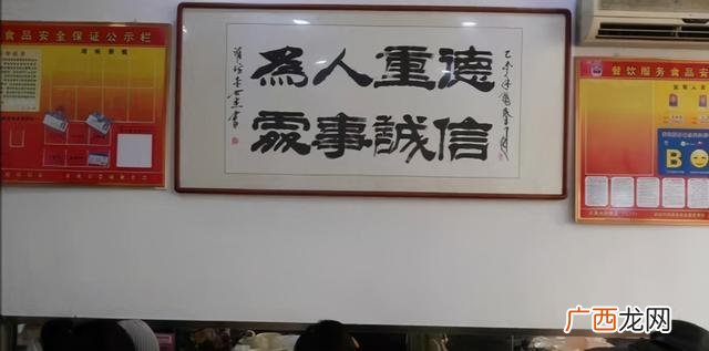 早餐店一年能赚10万么 想开个小吃店做什么好
