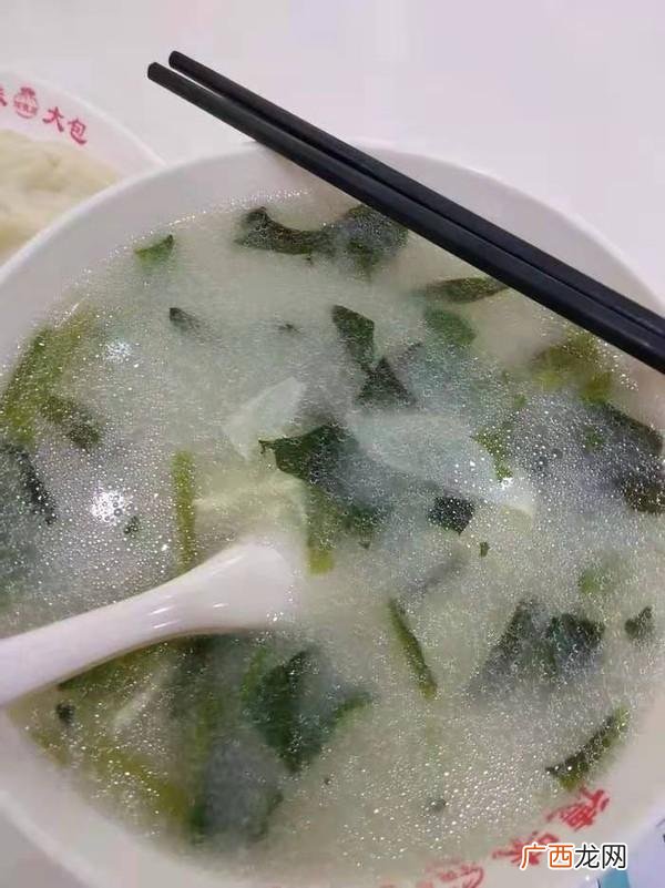 早餐店一年能赚10万么 想开个小吃店做什么好