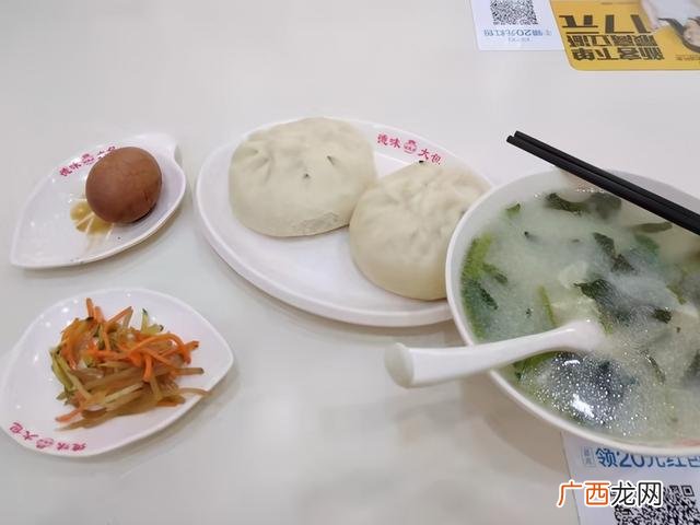 早餐店一年能赚10万么 想开个小吃店做什么好