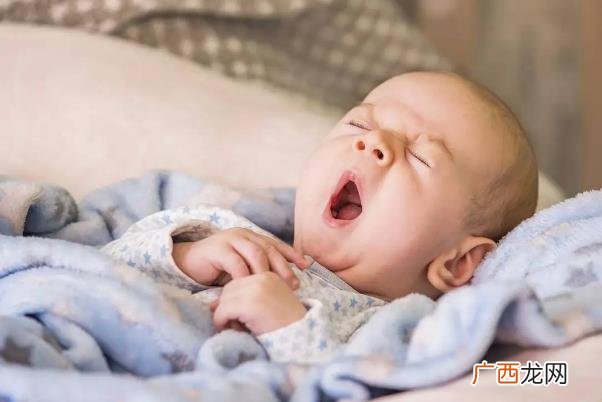 宝宝溢奶还能再吃吗宝宝吐奶后还可以再喂吗