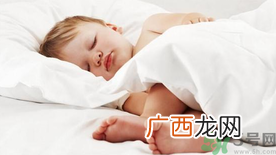 夏天幼儿急疹可以开空调吗？夏天幼儿急疹能洗澡吗？