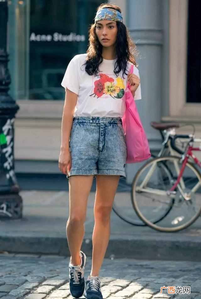 女生夏季应该搭配什么颜色的包(6种搭配带你玩