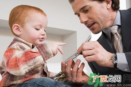 孩子手部灵活度怎么训练?巧手游戏6阶段强化手指灵活