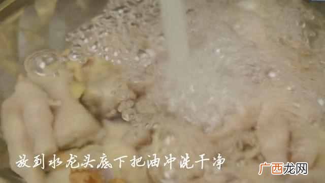 泡椒凤爪怎么做最好吃（家常秘制柠檬泡鸡爪的