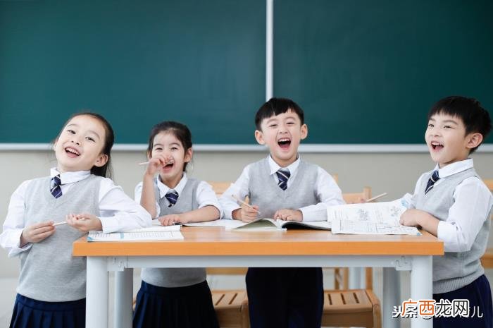 二年级语文造句+换偏旁组词 什么好像什么造句