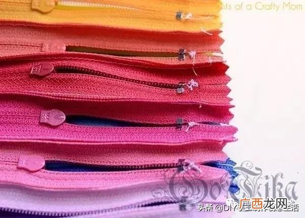 在家里各种地方做,家庭做手工