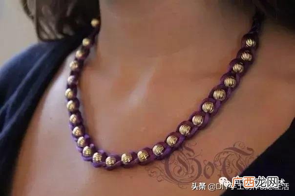 在家里各种地方做,家庭做手工