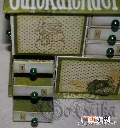 在家里各种地方做,家庭做手工
