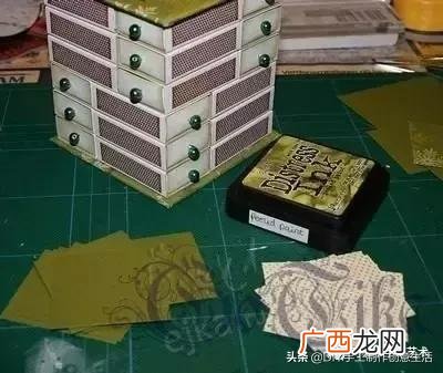 在家里各种地方做,家庭做手工