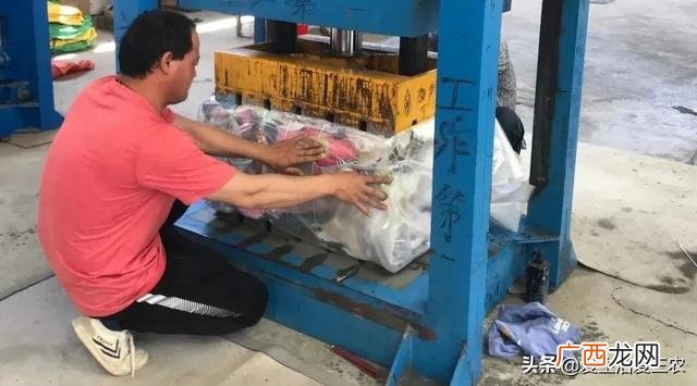 旧衣回收如何找销路 废衣服多少钱一吨