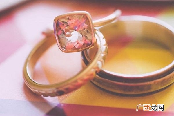 挑选结婚钻戒的技巧 怎么买婚戒省钱